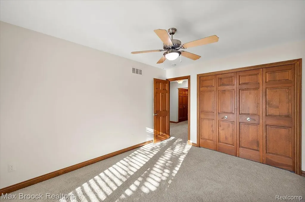 43909 Welland Drive Clinton Charter Township MI 48038