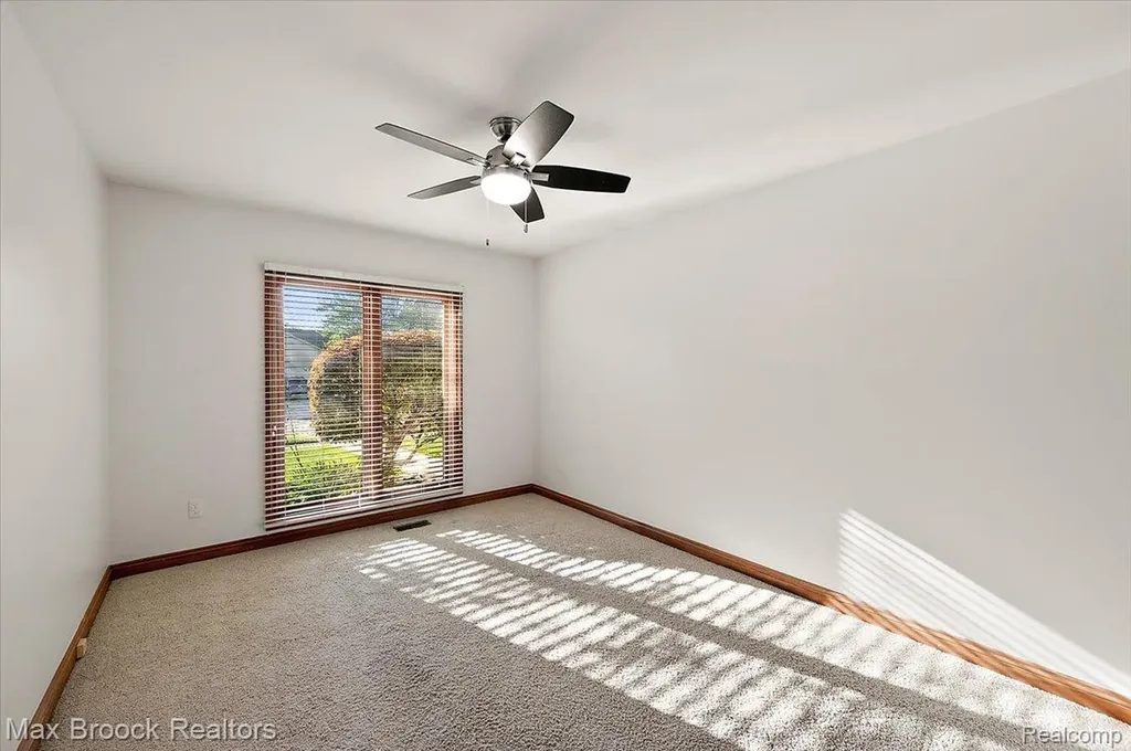 43909 Welland Drive Clinton Charter Township MI 48038