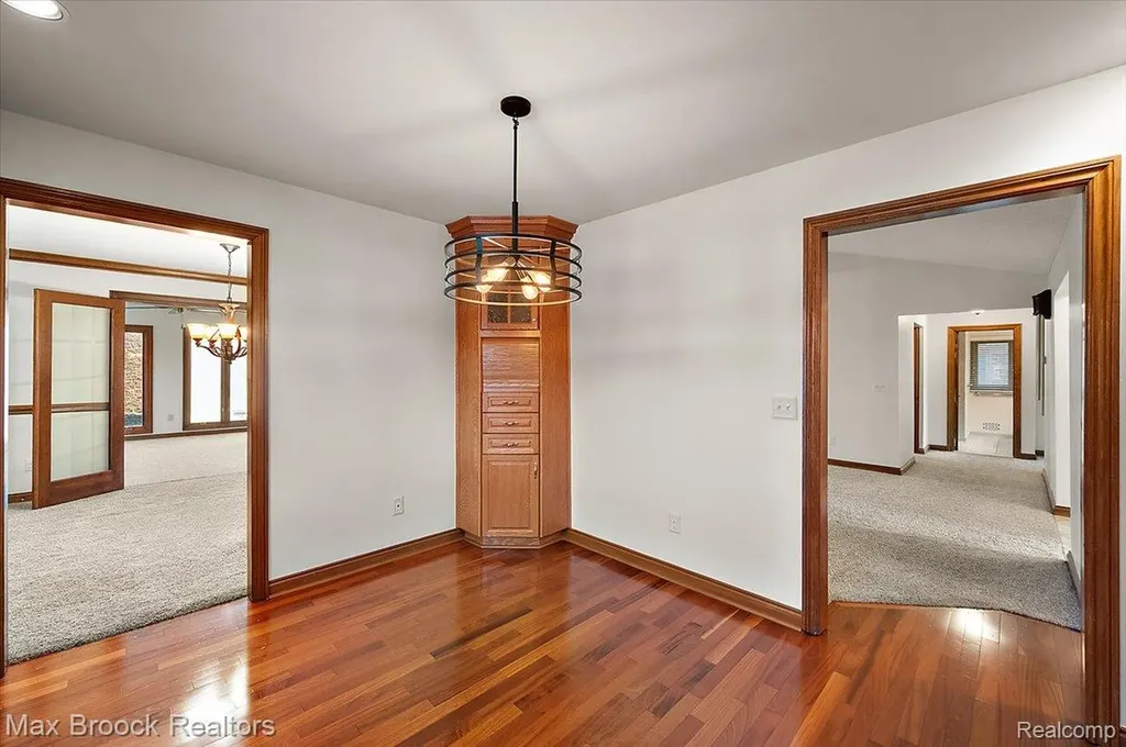 43909 Welland Drive Clinton Charter Township MI 48038