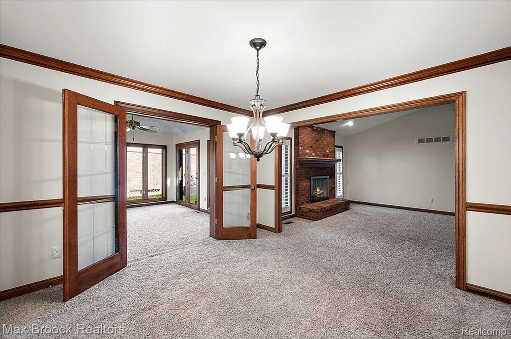 43909 Welland Drive Clinton Charter Township MI 48038