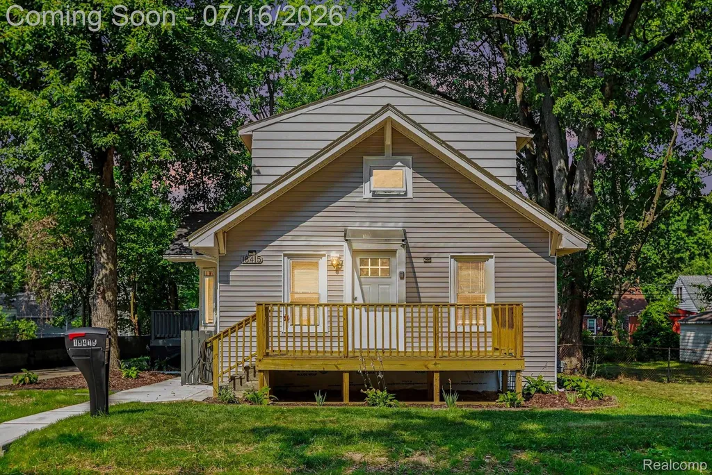 18415 Five Points Street Redford Charter Township MI 48240