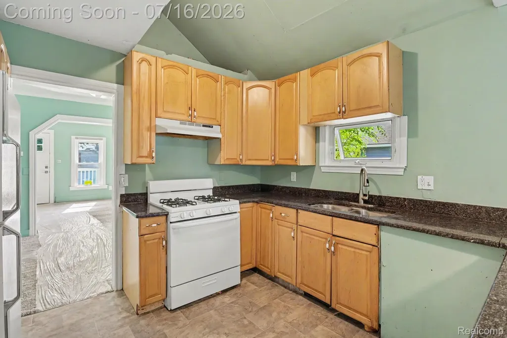18415 Five Points Street Redford Charter Township MI 48240