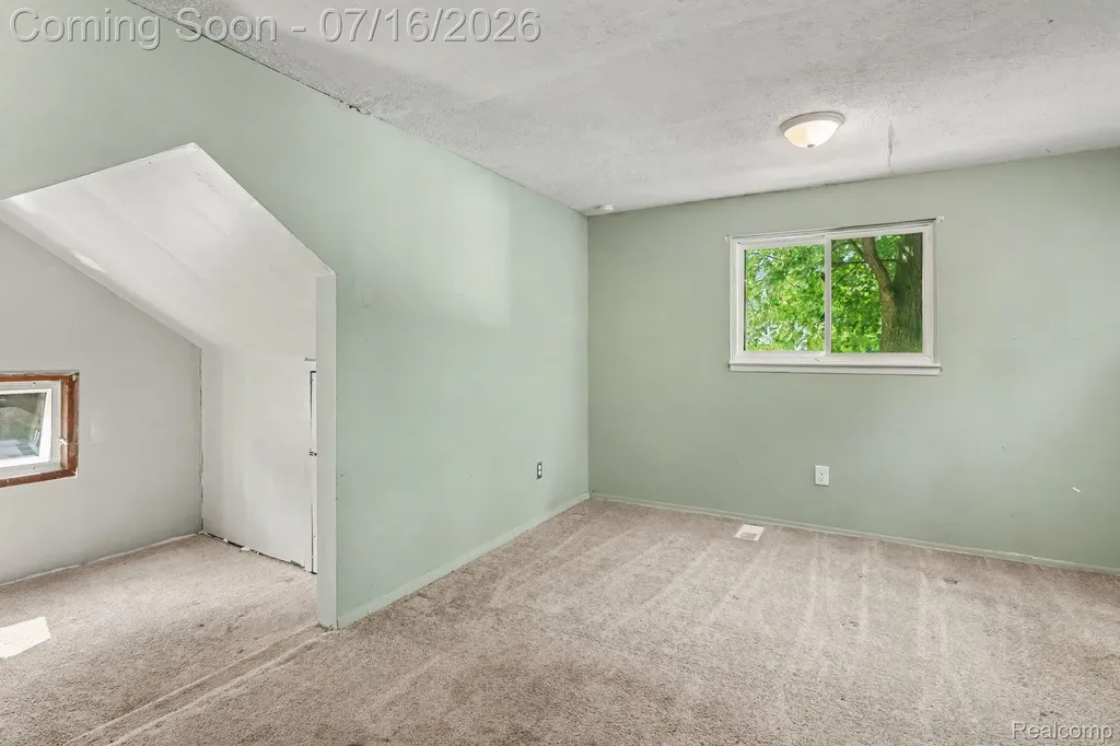18415 Five Points Street Redford Charter Township MI 48240