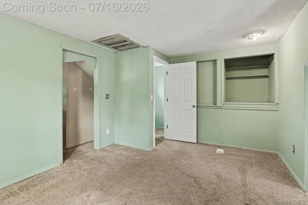 18415 Five Points Street Redford Charter Township MI 48240