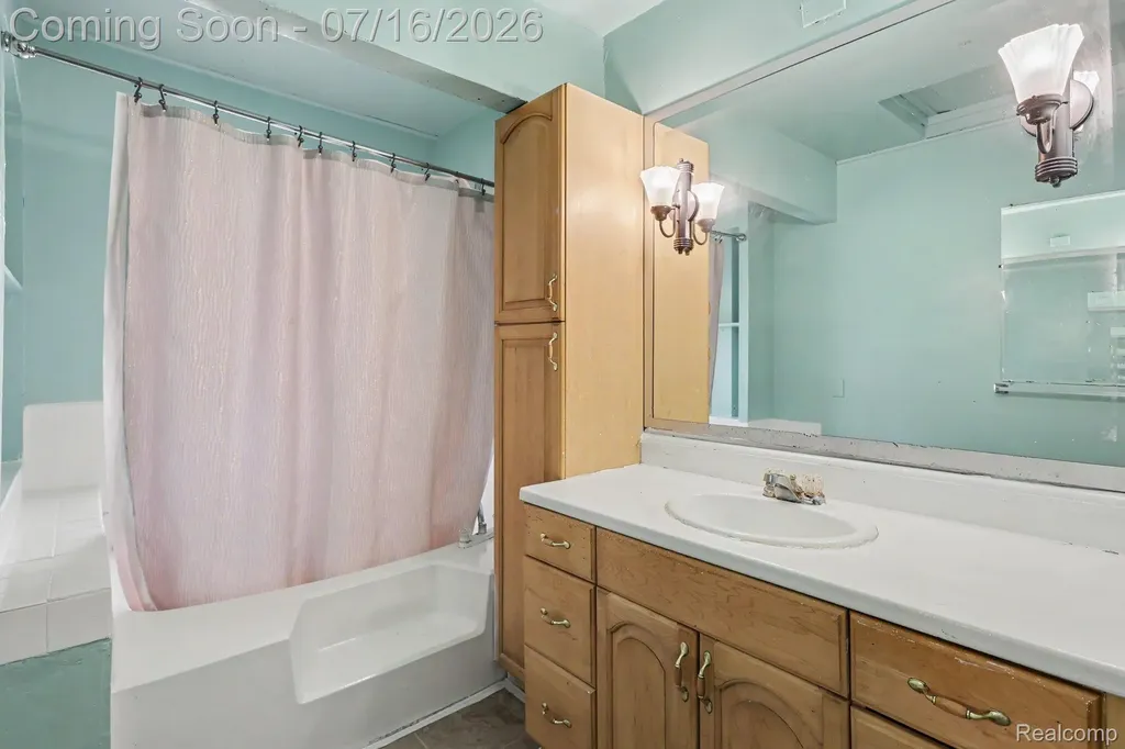 18415 Five Points Street Redford Charter Township MI 48240