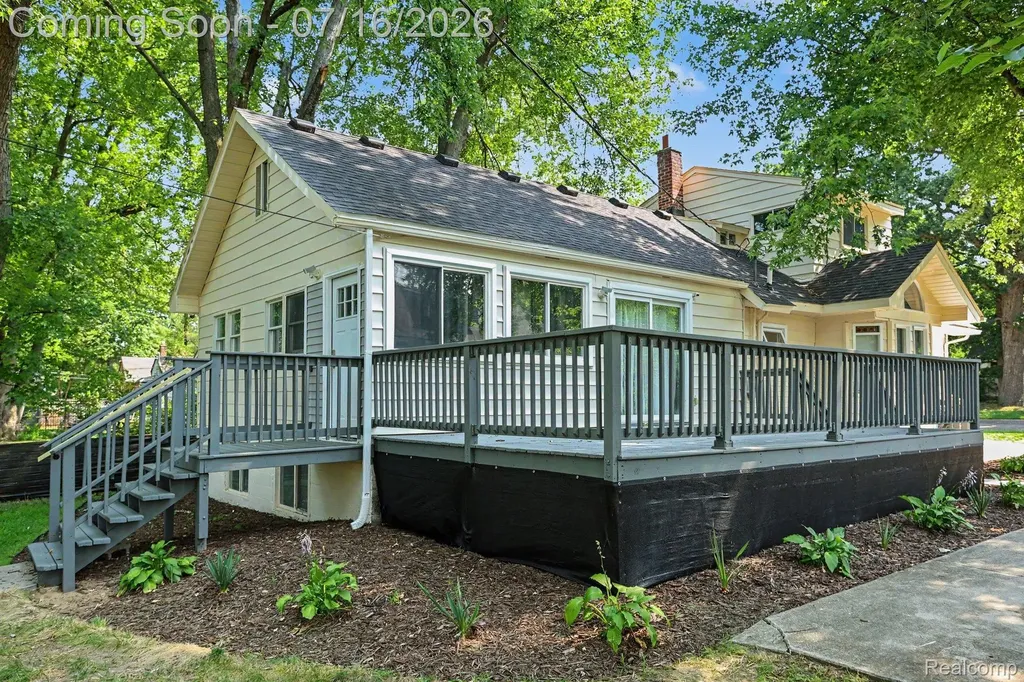 18415 Five Points Street Redford Charter Township MI 48240