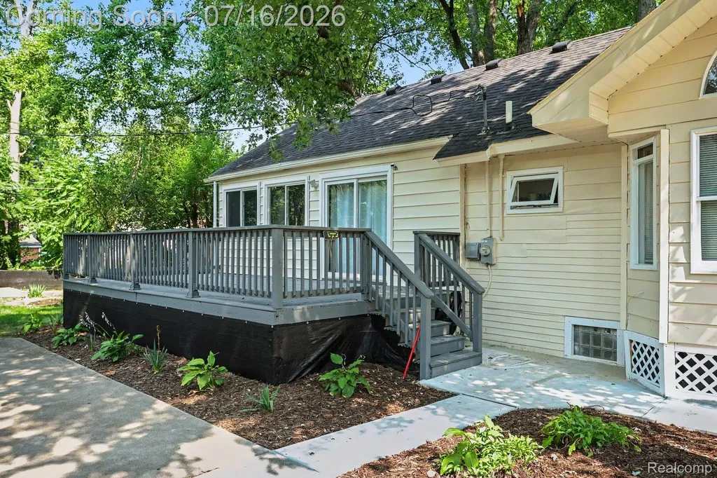 18415 Five Points Street Redford Charter Township MI 48240