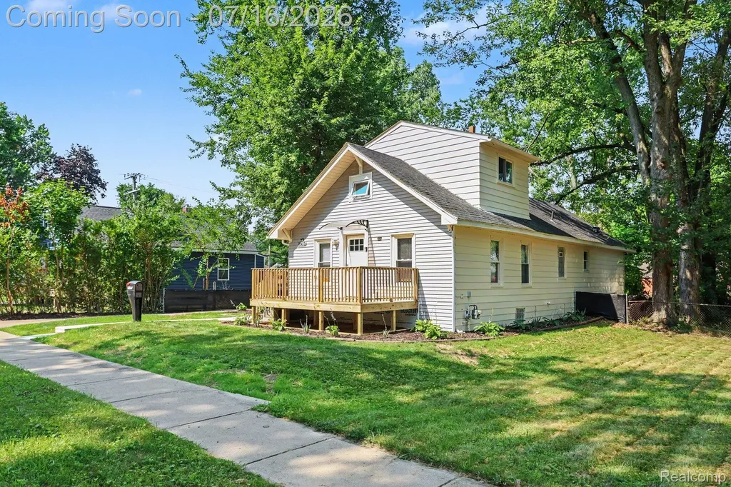 18415 Five Points Street Redford Charter Township MI 48240