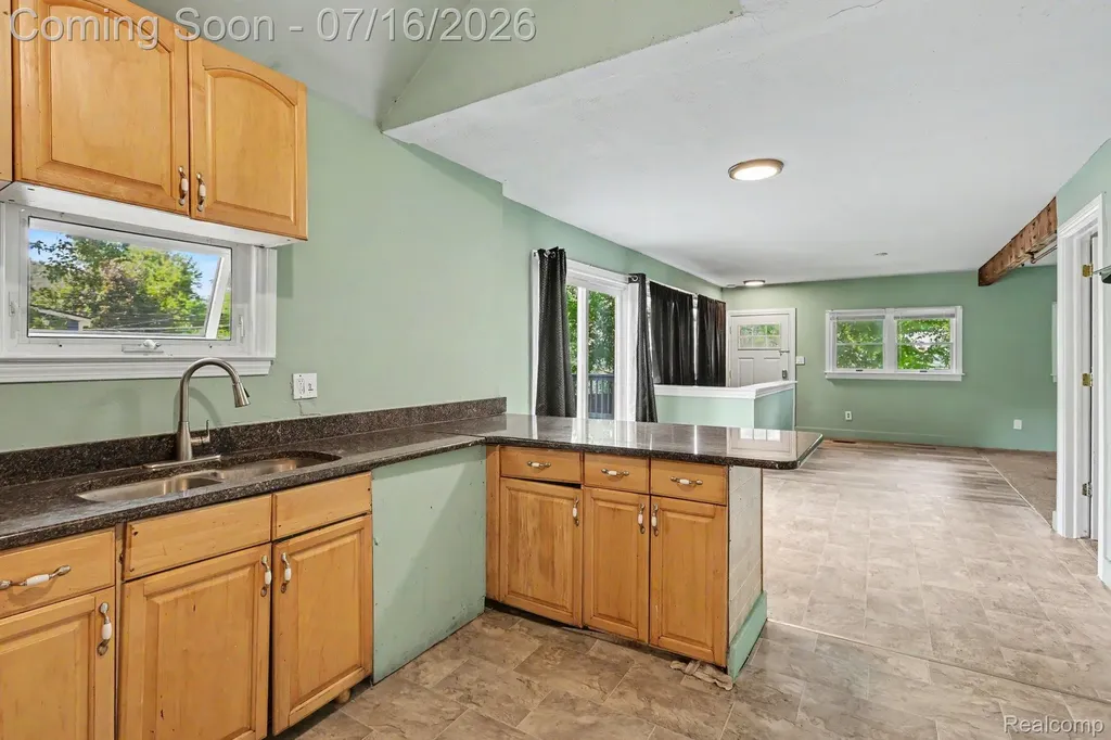 18415 Five Points Street Redford Charter Township MI 48240