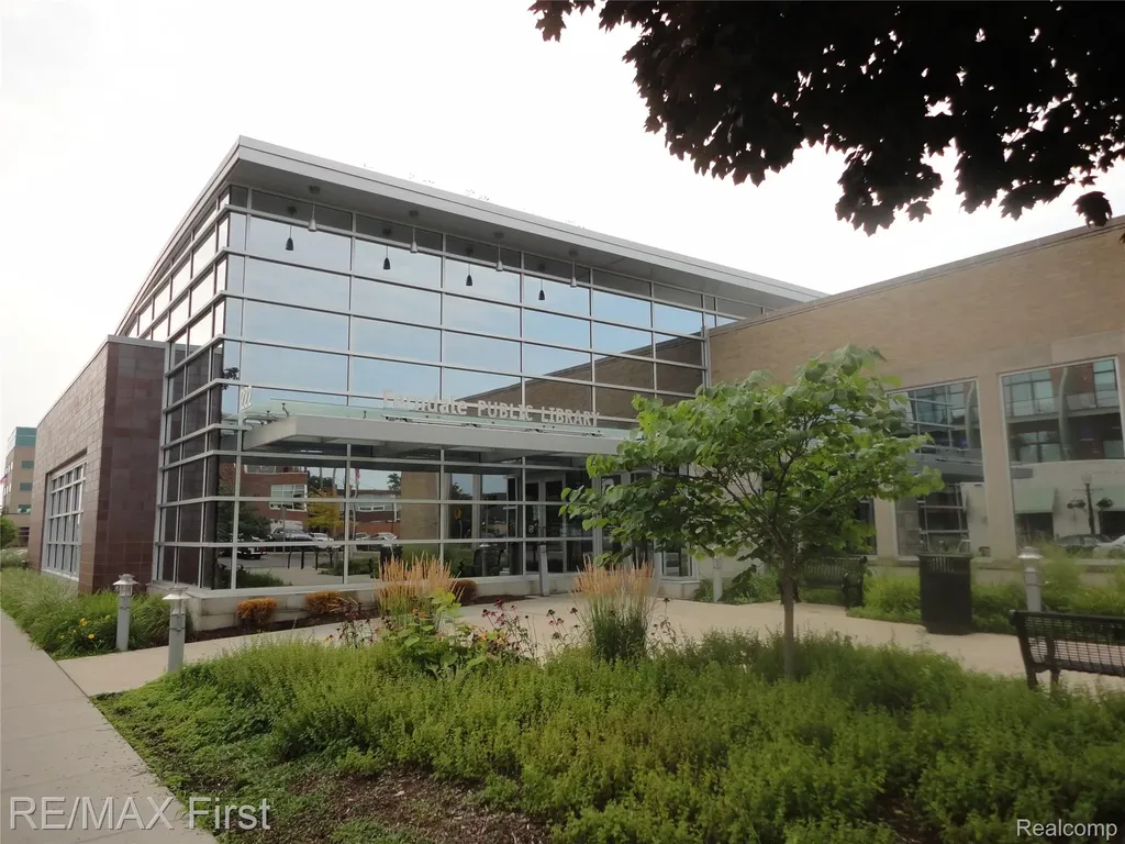 774 W Oakridge Street Ferndale City MI 48220