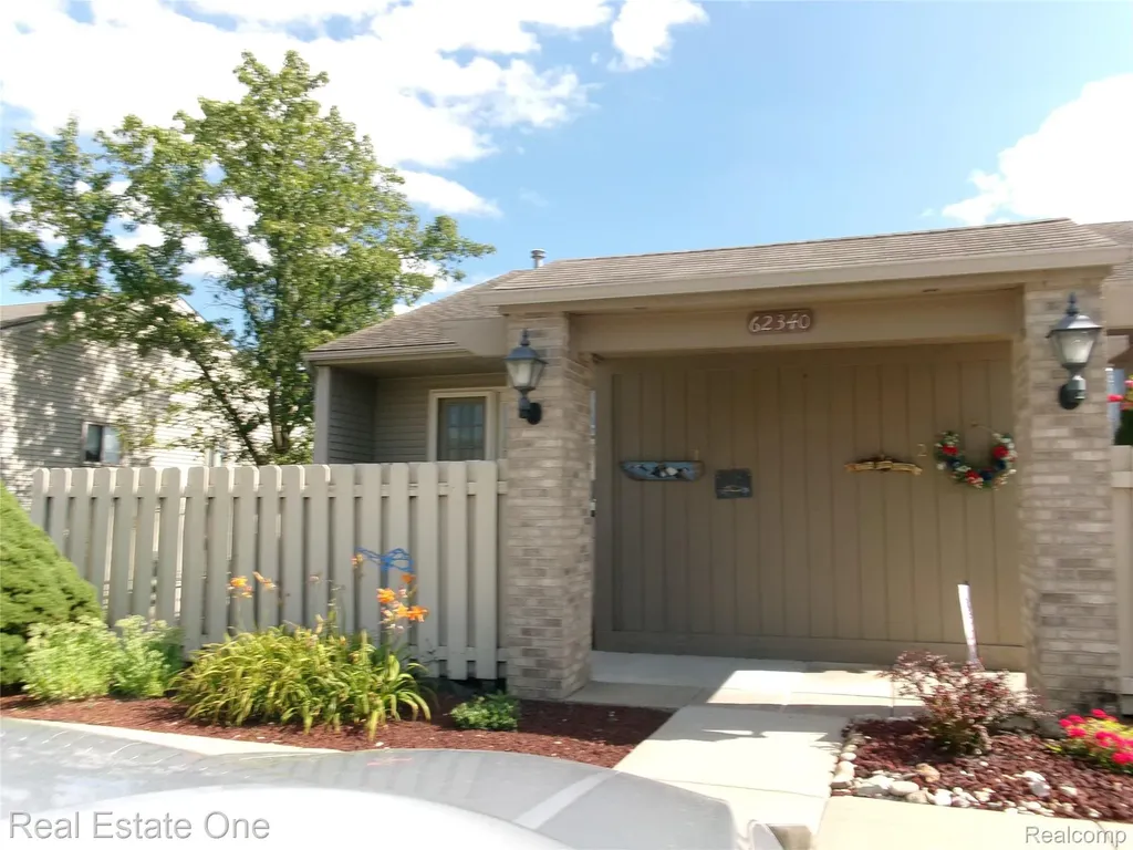 62340 Arlington Circle South Lyon City MI 48178