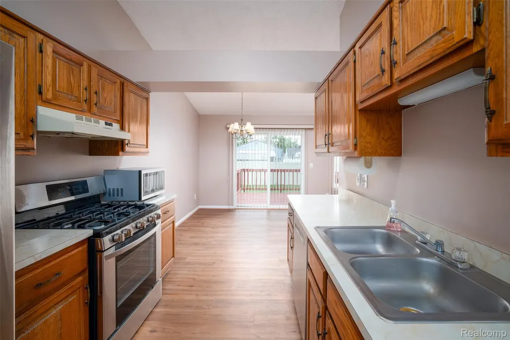 14810 Paris Court Allen Park City MI 48101