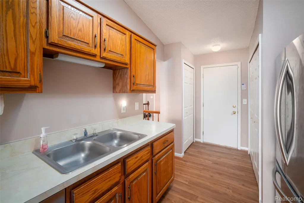 14810 Paris Court Allen Park City MI 48101
