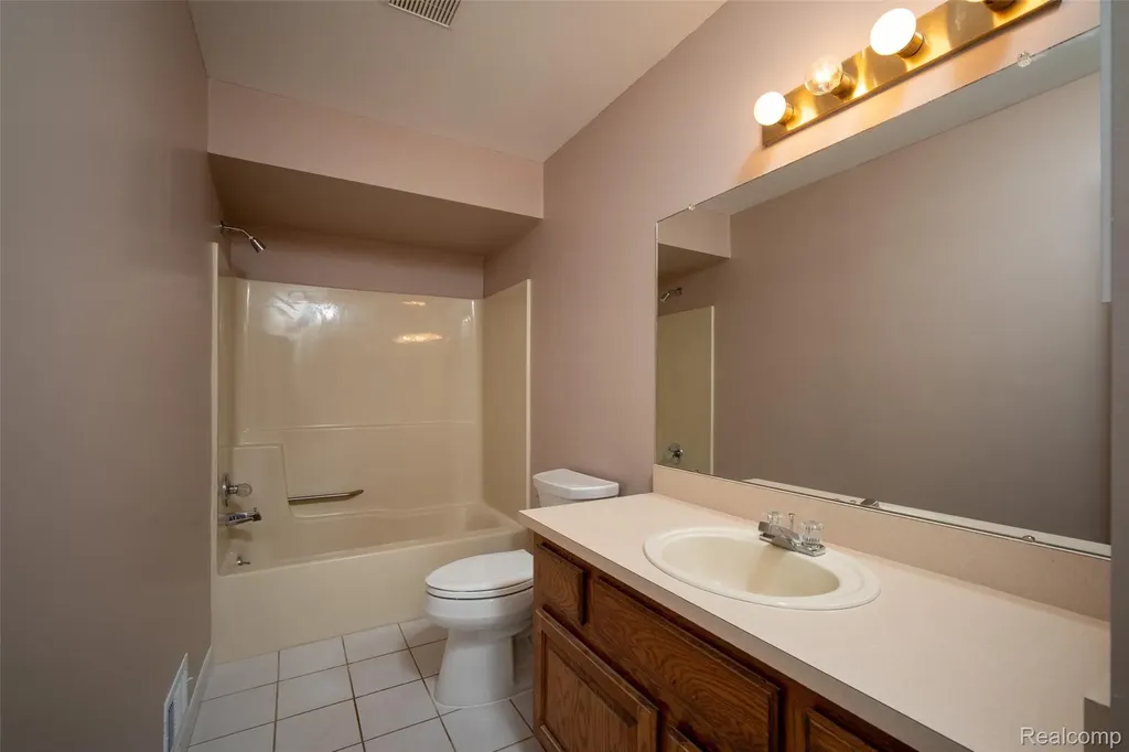 14810 Paris Court Allen Park City MI 48101