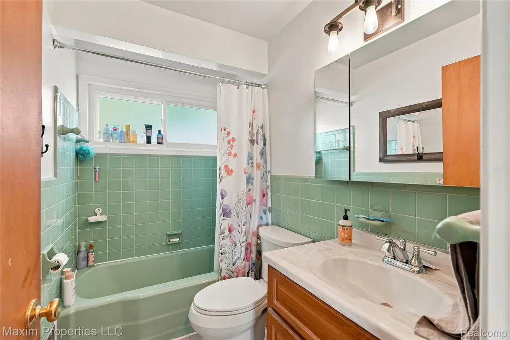 33214 Sheridan Street Garden City City MI 48135
