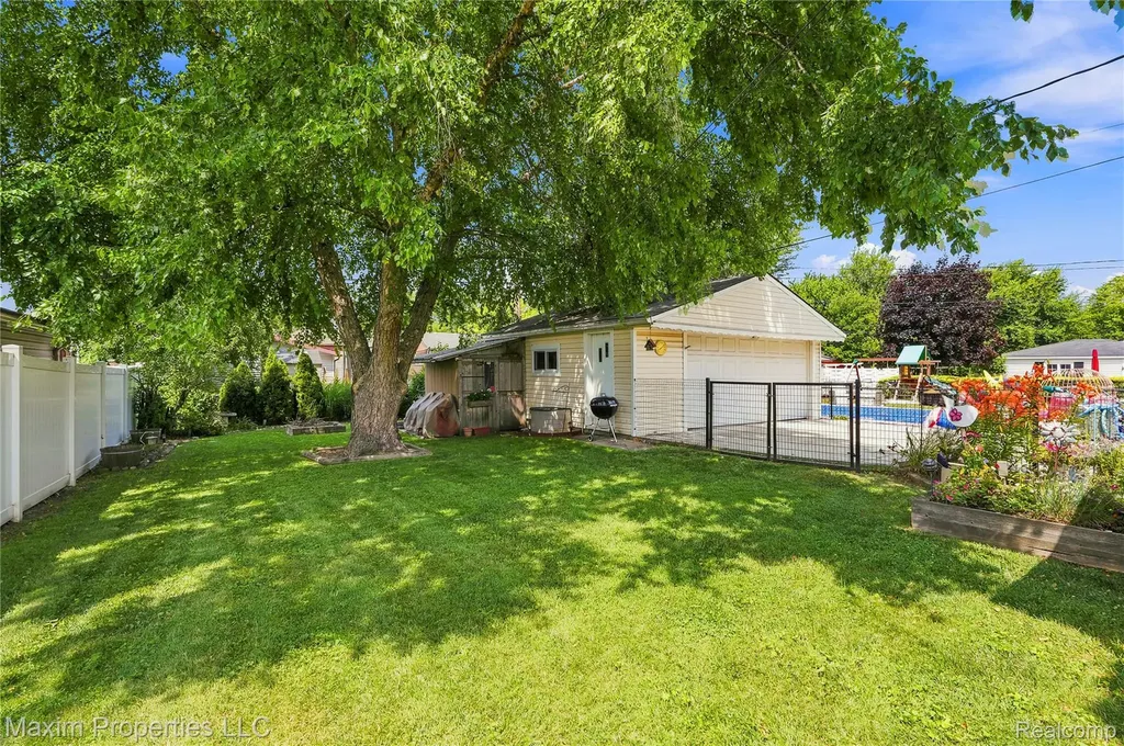33214 Sheridan Street Garden City City MI 48135