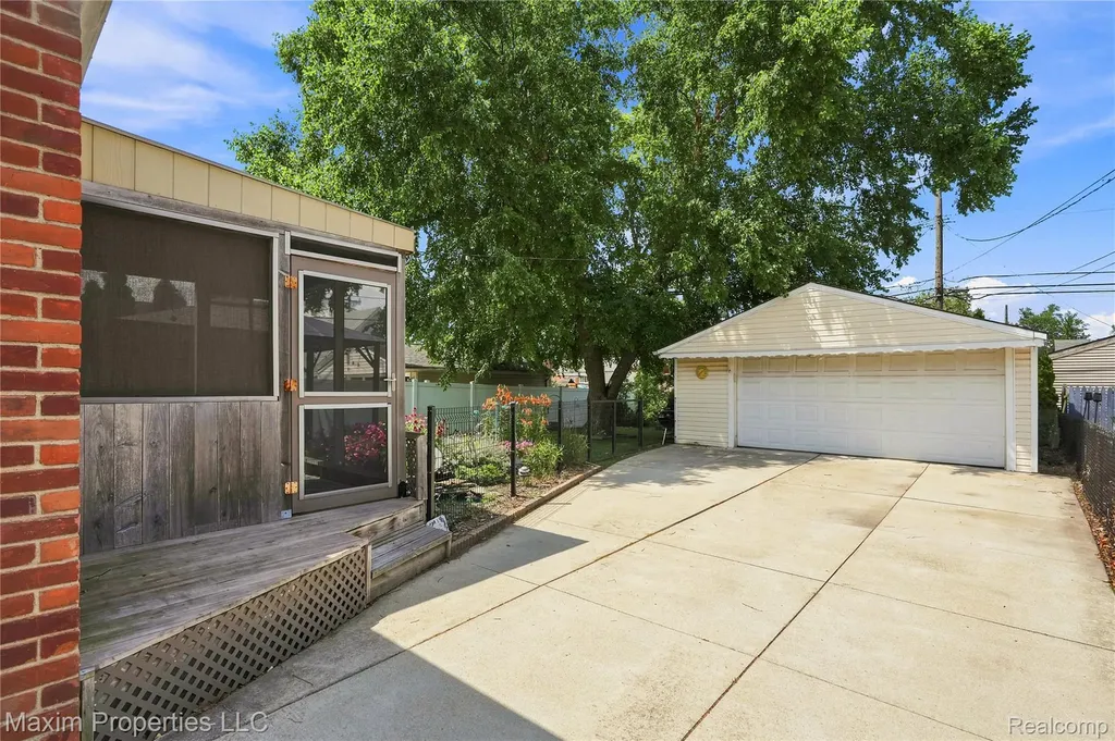 33214 Sheridan Street Garden City City MI 48135