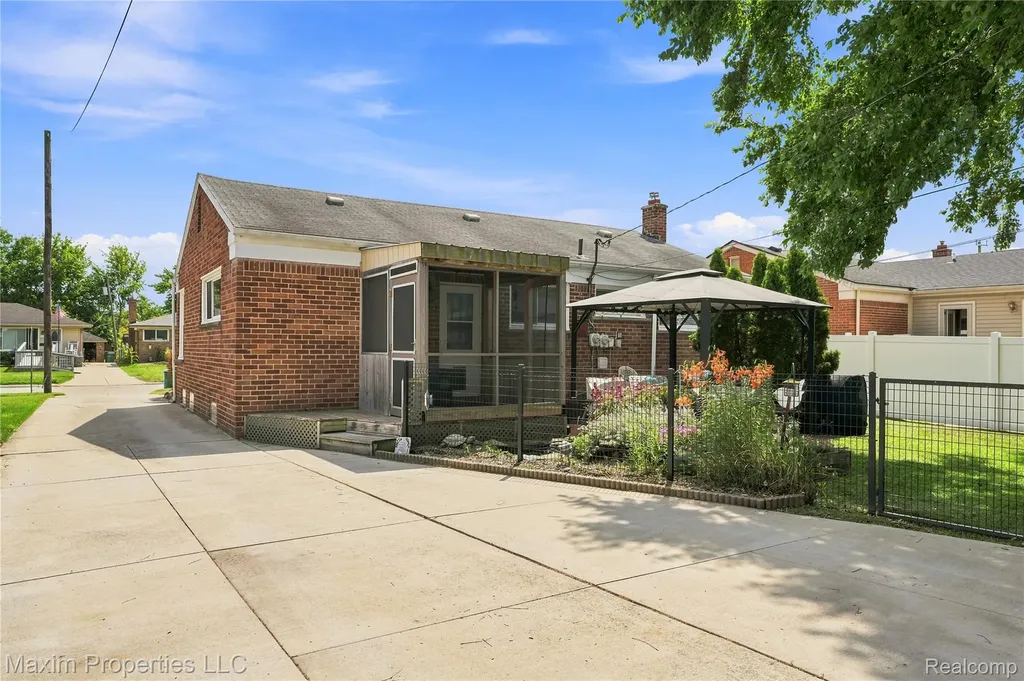 33214 Sheridan Street Garden City City MI 48135