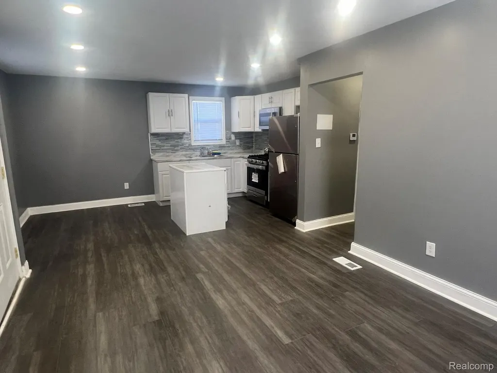 8680 Stahelin Avenue Detroit City MI 48228
