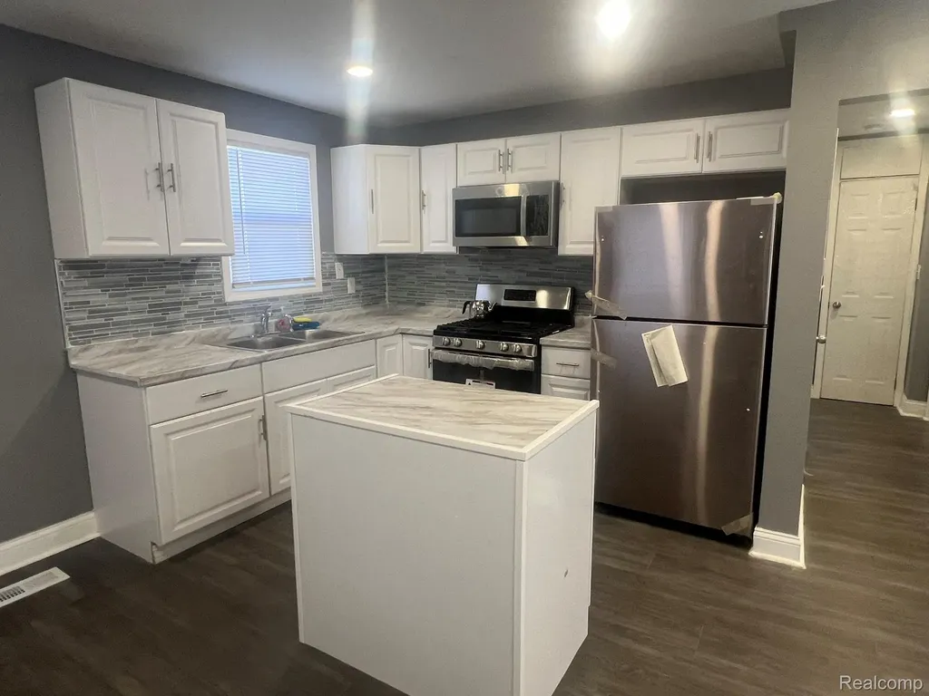 8680 Stahelin Avenue Detroit City MI 48228