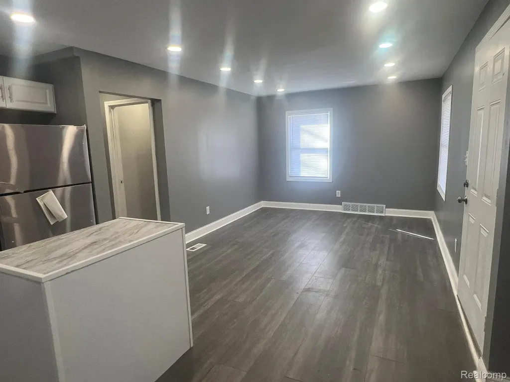 8680 Stahelin Avenue Detroit City MI 48228