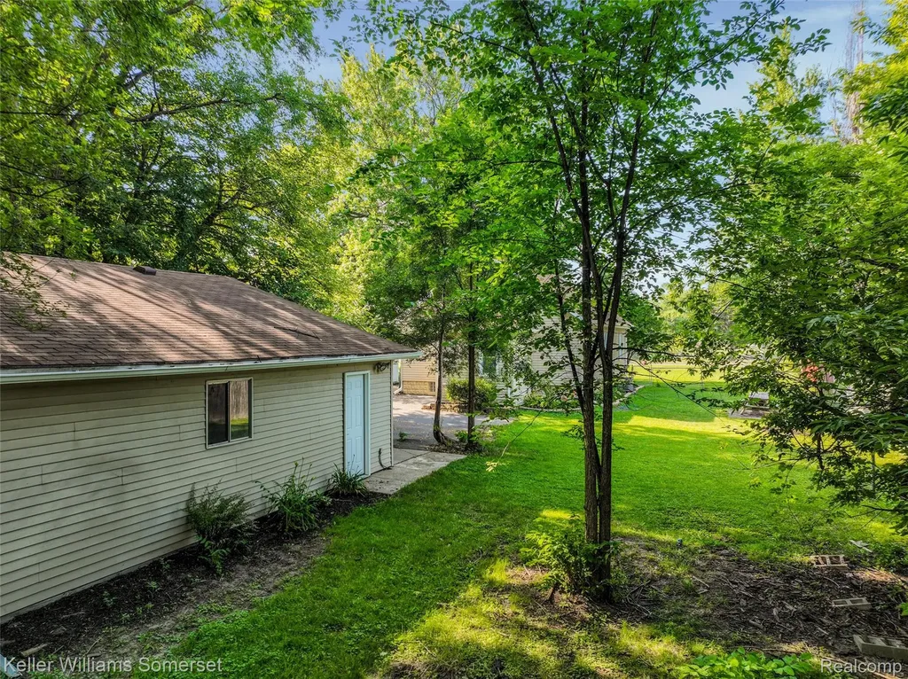 18335 E 11 Mile Road Roseville City MI 48066