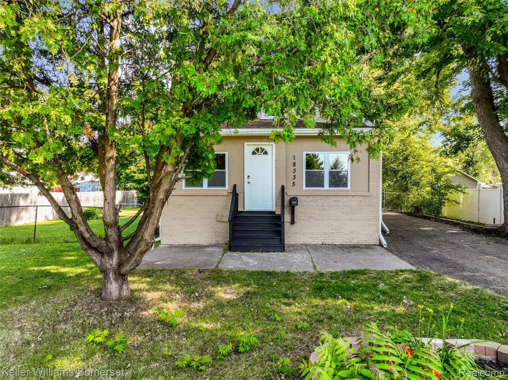 18335 E 11 Mile Road Roseville City MI 48066