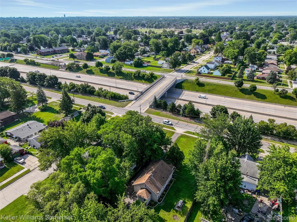 18335 E 11 Mile Road Roseville City MI 48066