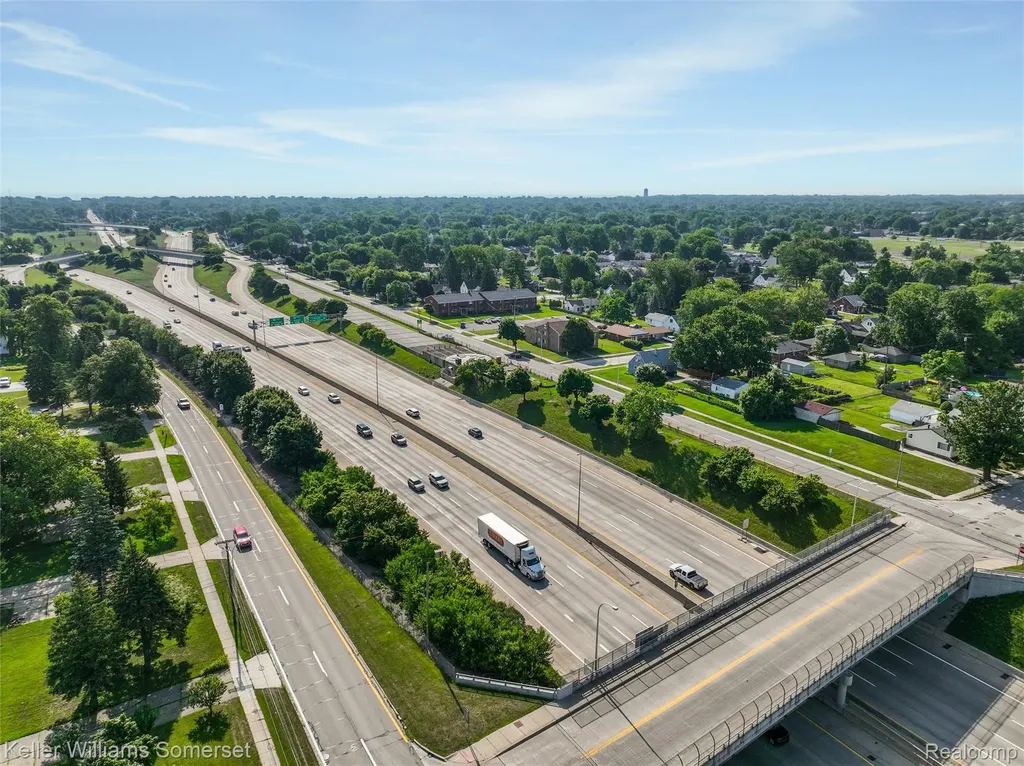18335 E 11 Mile Road Roseville City MI 48066