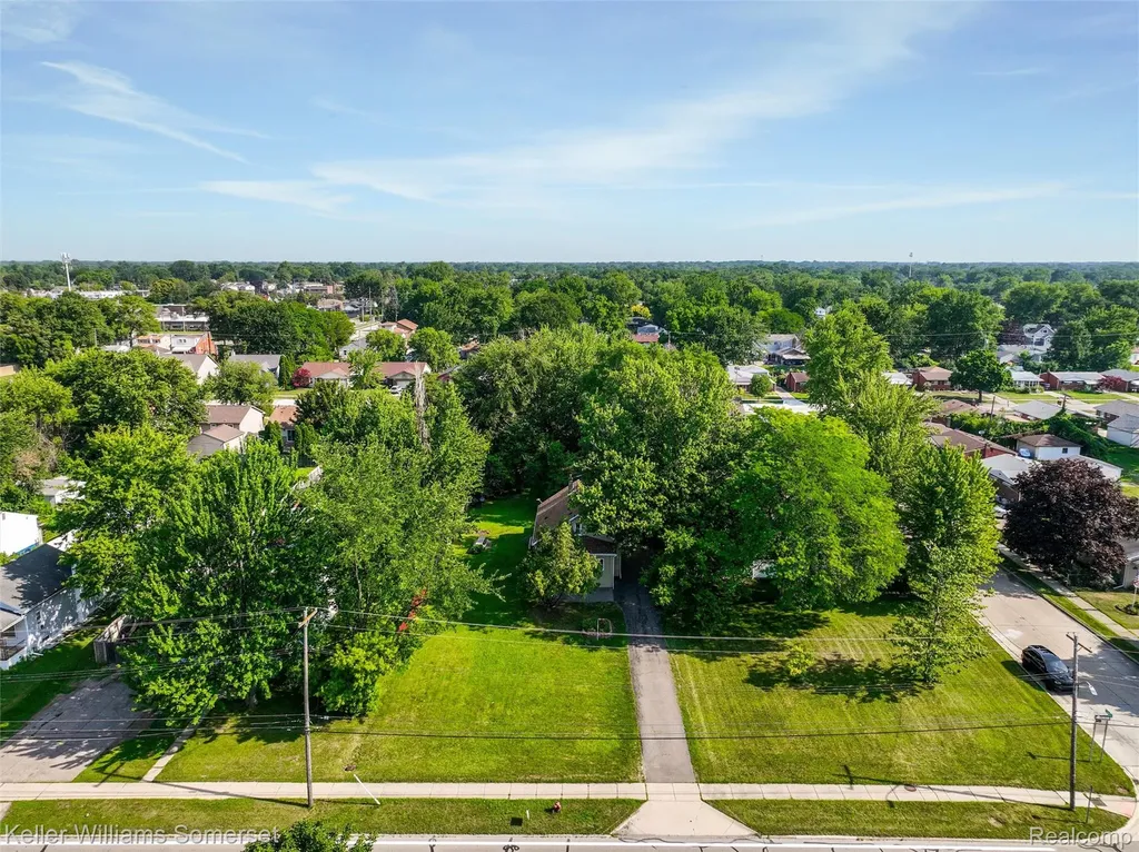 18335 E 11 Mile Road Roseville City MI 48066