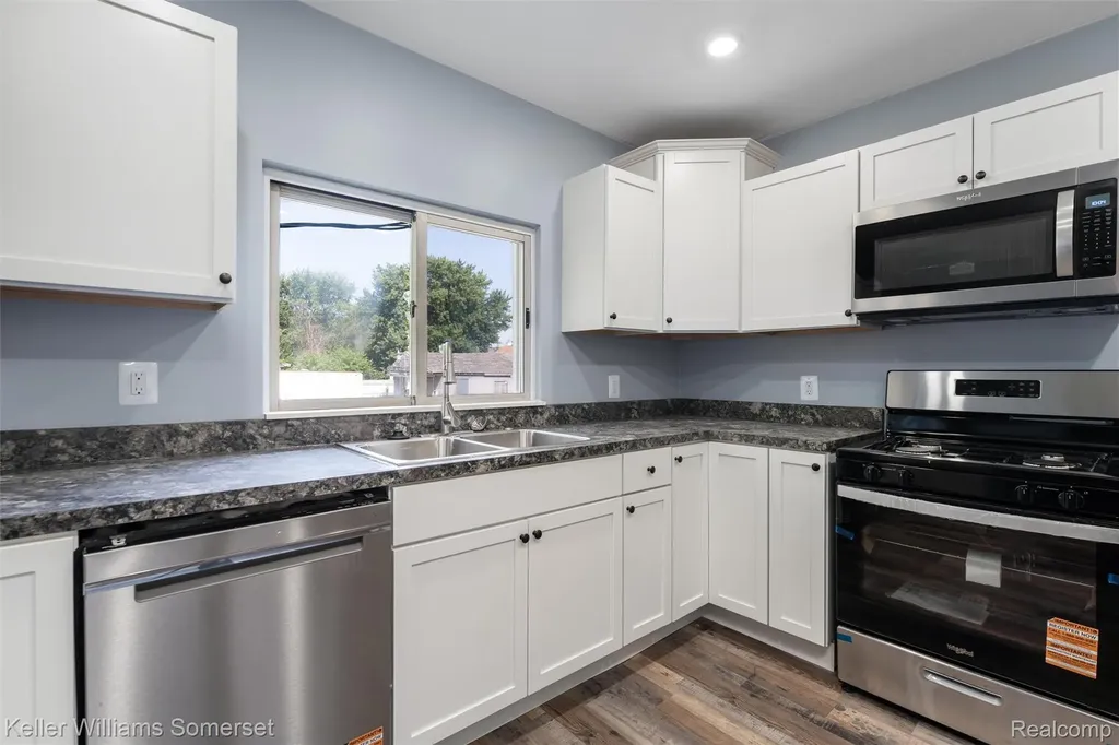 18335 E 11 Mile Road Roseville City MI 48066