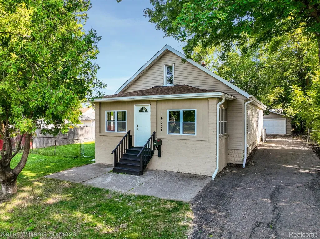 18335 E 11 Mile Road Roseville City MI 48066
