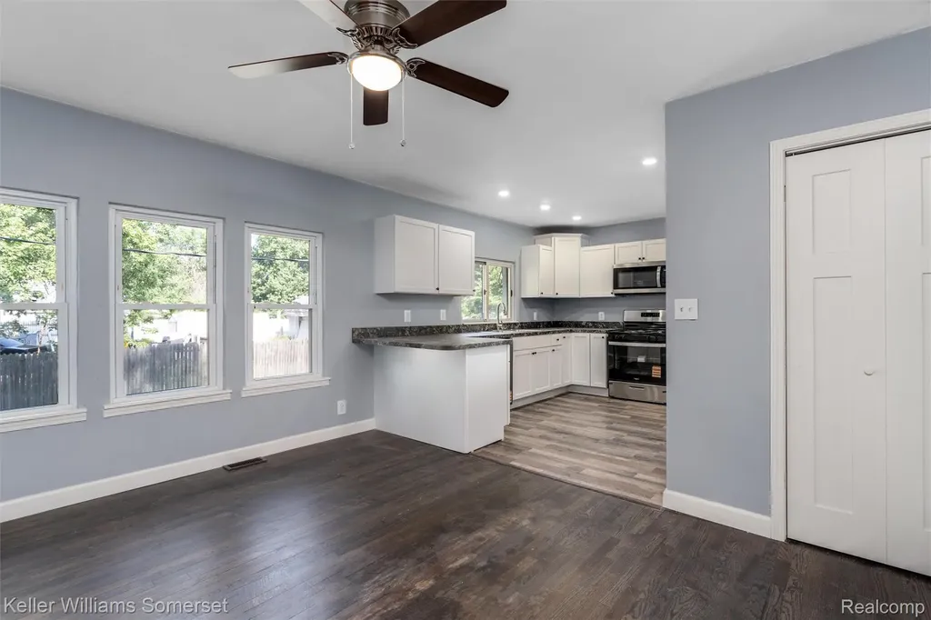 18335 E 11 Mile Road Roseville City MI 48066