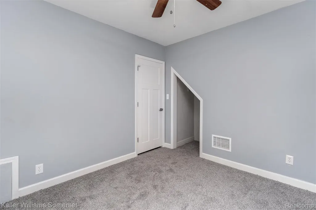 18335 E 11 Mile Road Roseville City MI 48066