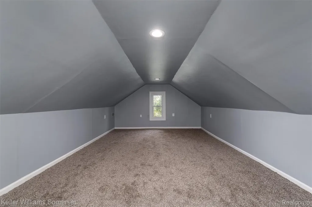 18335 E 11 Mile Road Roseville City MI 48066