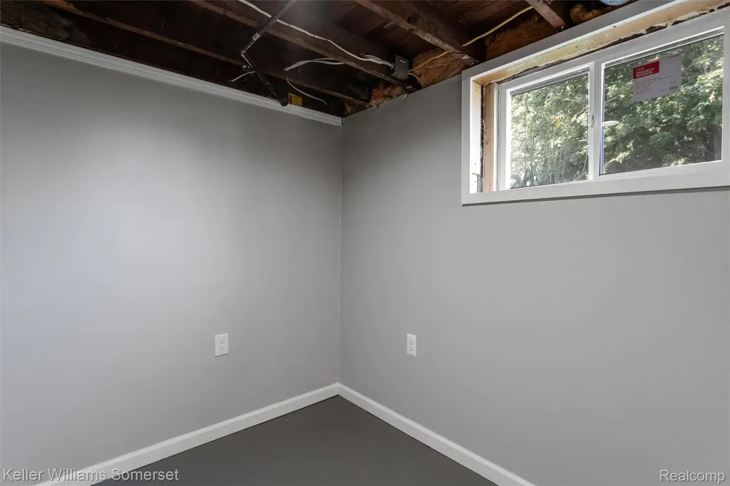 18335 E 11 Mile Road Roseville City MI 48066