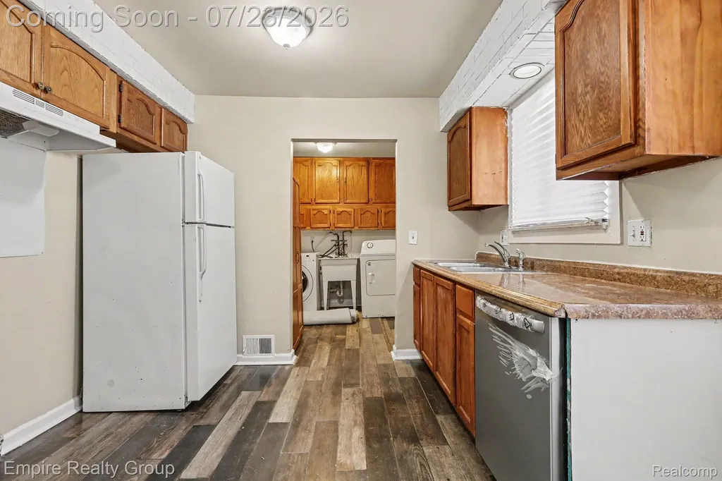 15819 Kerstyn Street Taylor City MI 48180