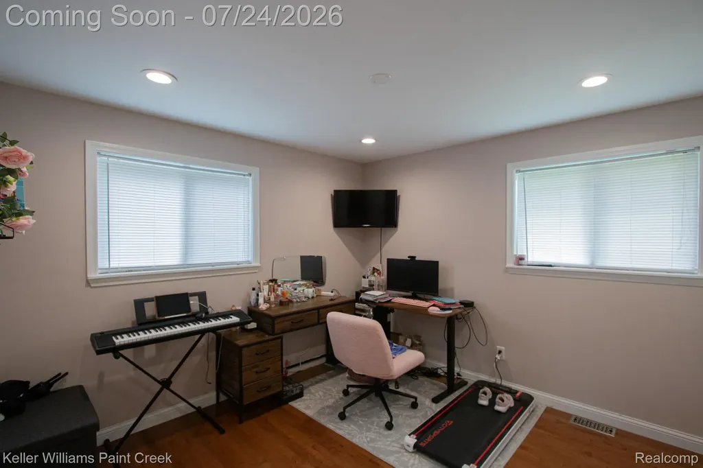 2126 Jarman Drive Troy City MI 48085