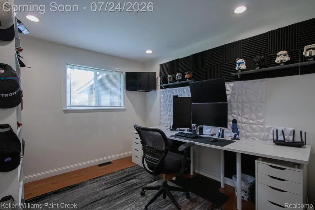 2126 Jarman Drive Troy City MI 48085