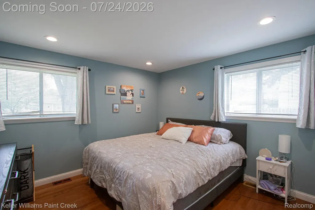 2126 Jarman Drive Troy City MI 48085