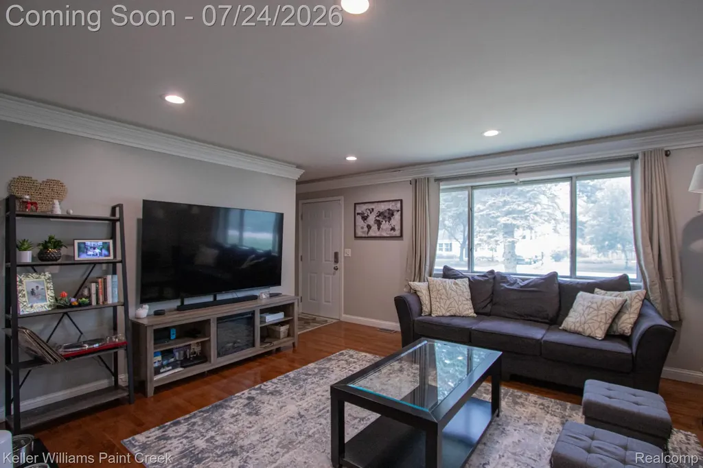 2126 Jarman Drive Troy City MI 48085