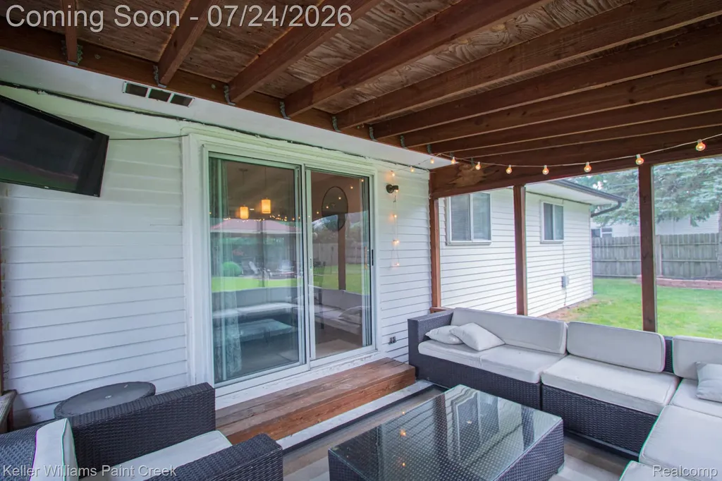 2126 Jarman Drive Troy City MI 48085