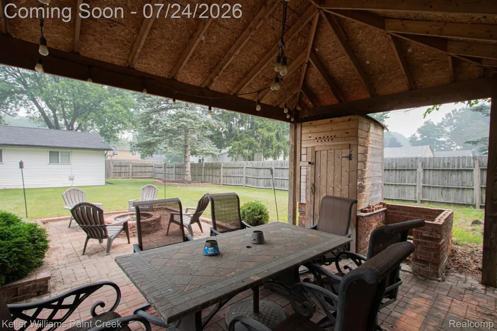 2126 Jarman Drive Troy City MI 48085