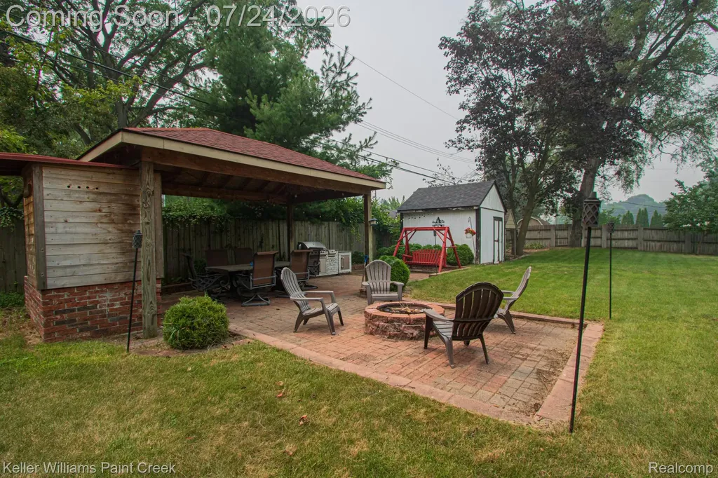 2126 Jarman Drive Troy City MI 48085
