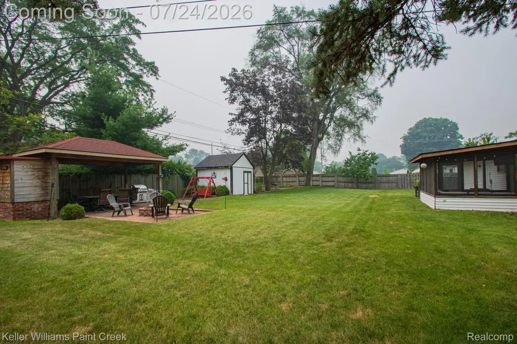 2126 Jarman Drive Troy City MI 48085