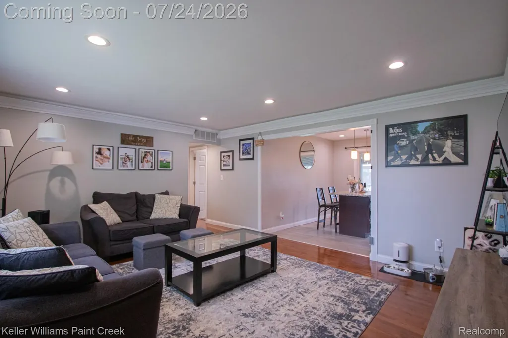 2126 Jarman Drive Troy City MI 48085