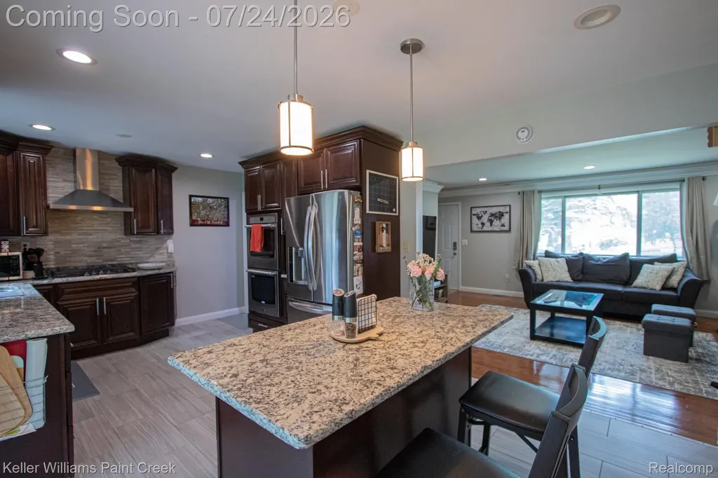 2126 Jarman Drive Troy City MI 48085