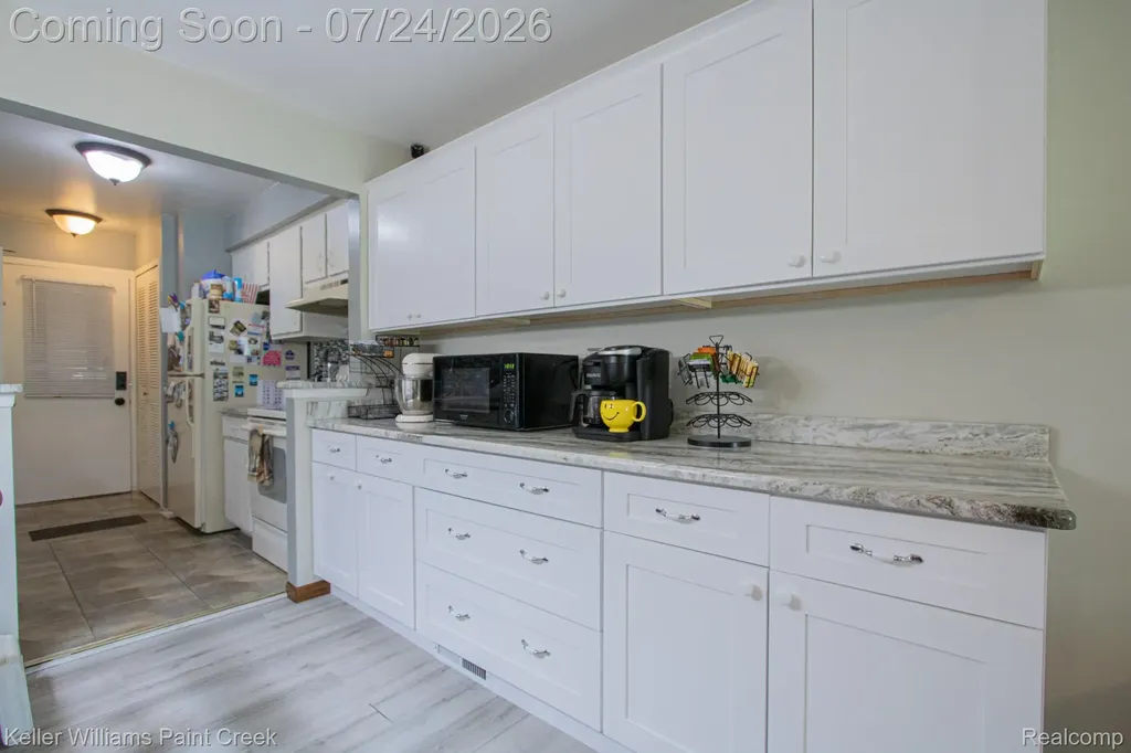 36028 Saint Ives Court Clinton Charter Township MI 48035