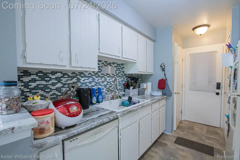 36028 Saint Ives Court Clinton Charter Township MI 48035