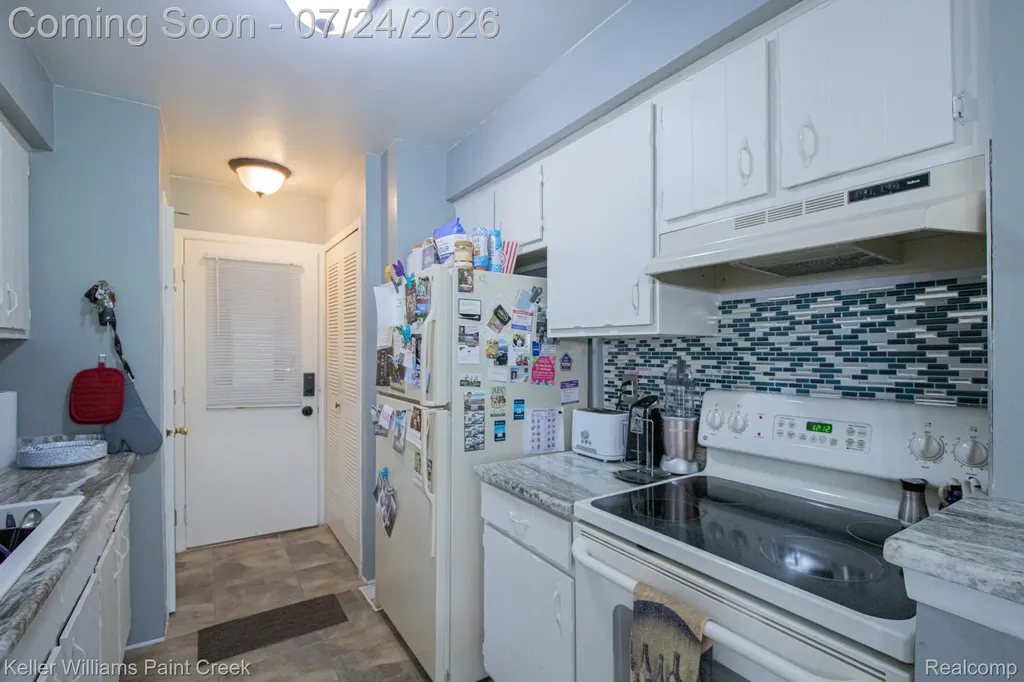 36028 Saint Ives Court Clinton Charter Township MI 48035